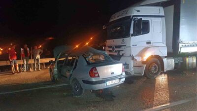 Kırıkkale’de tır ile otomobilin çarpışması sonucu meydana gelen trafik kazasında,