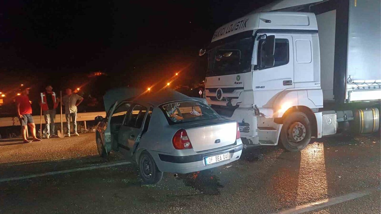 Kırıkkale’de tır ile otomobilin çarpışması sonucu meydana gelen trafik kazasında,