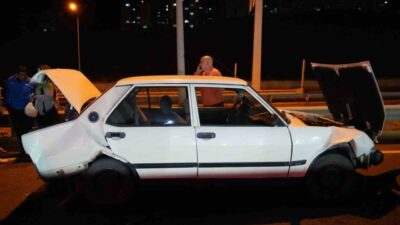 Kırıkkale’de şehirler arası karayolunda meydana gelen zincirleme trafik kazasında, Fiat-Tofaş