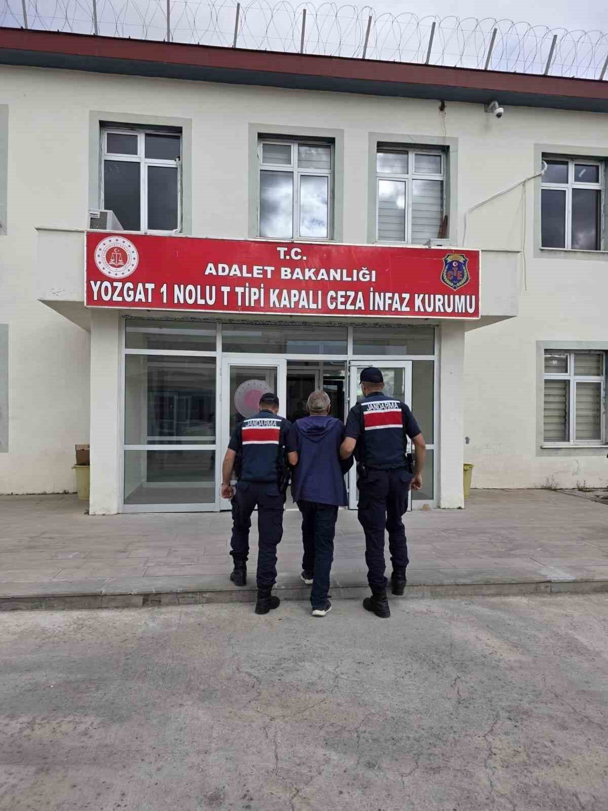 Kırşehir’in Akçakent ilçesinde karı kocayı silahla vurarak öldüren zanlı, çıkarıldığı