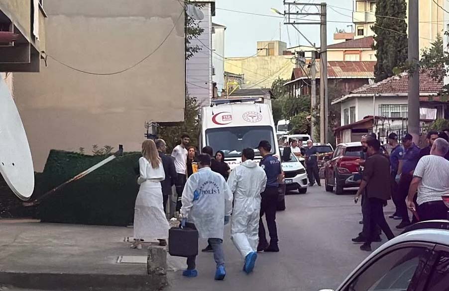 Kocaeli’nin Gebze ilçesinde, bir apartman dairesinden yayılan kötü koku üzerine