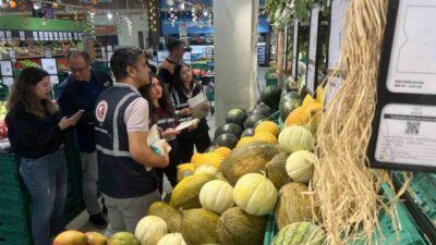 Konya’da kent genelindeki marketlerde fahiş fiyat ile etiket denetimi gerçekleştirildi.