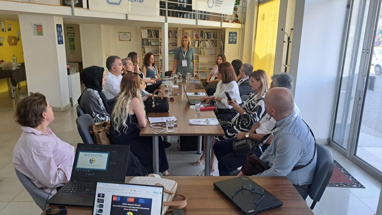 Eskişehir Aile ve Sosyal Hizmetler İl Müdürlüğü’nün öncülüğünde, kriz ve