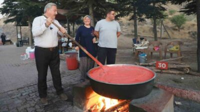 Kayseri'nin Melikgazi Belediyesi’nin vatandaşlara salçalarını nezih ve steril ortamda yapma