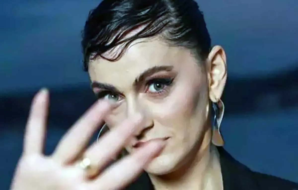 Kızılcık Şerbeti dizisinin senaristi Merve Göntem, sosyal medyada yaptığı paylaşımlar