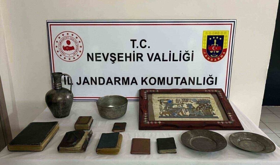 Nevşehir’de Jandarma ekipleri 12 parça tarihi eser ele geçirildi.