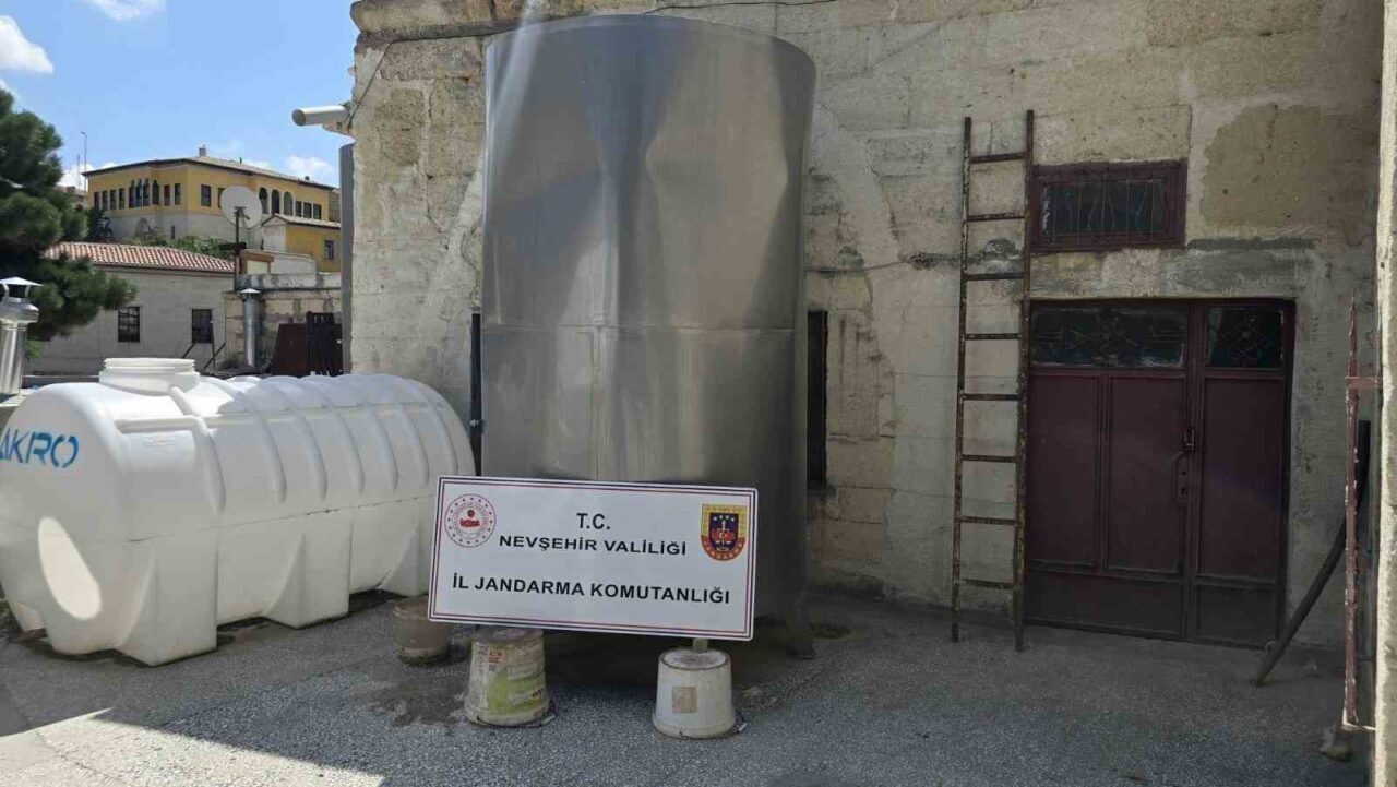 Nevşehir’de bir ihbarı değerlendiren Jandarma ekipleri 8 bin 307 litre