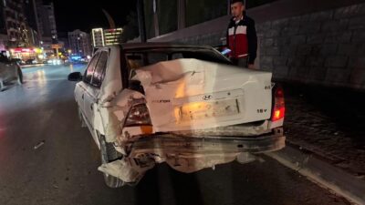 Niğde-Bor Otoyolu’nda meydana gelen trafik kazasında seyir halindeki midibüs, yol