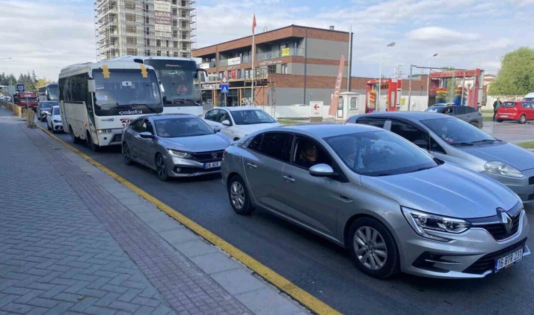 Eskişehir’de yeni eğitim-öğretim yılının ilk günü sebebiyle sabah saatlerinde oluşan