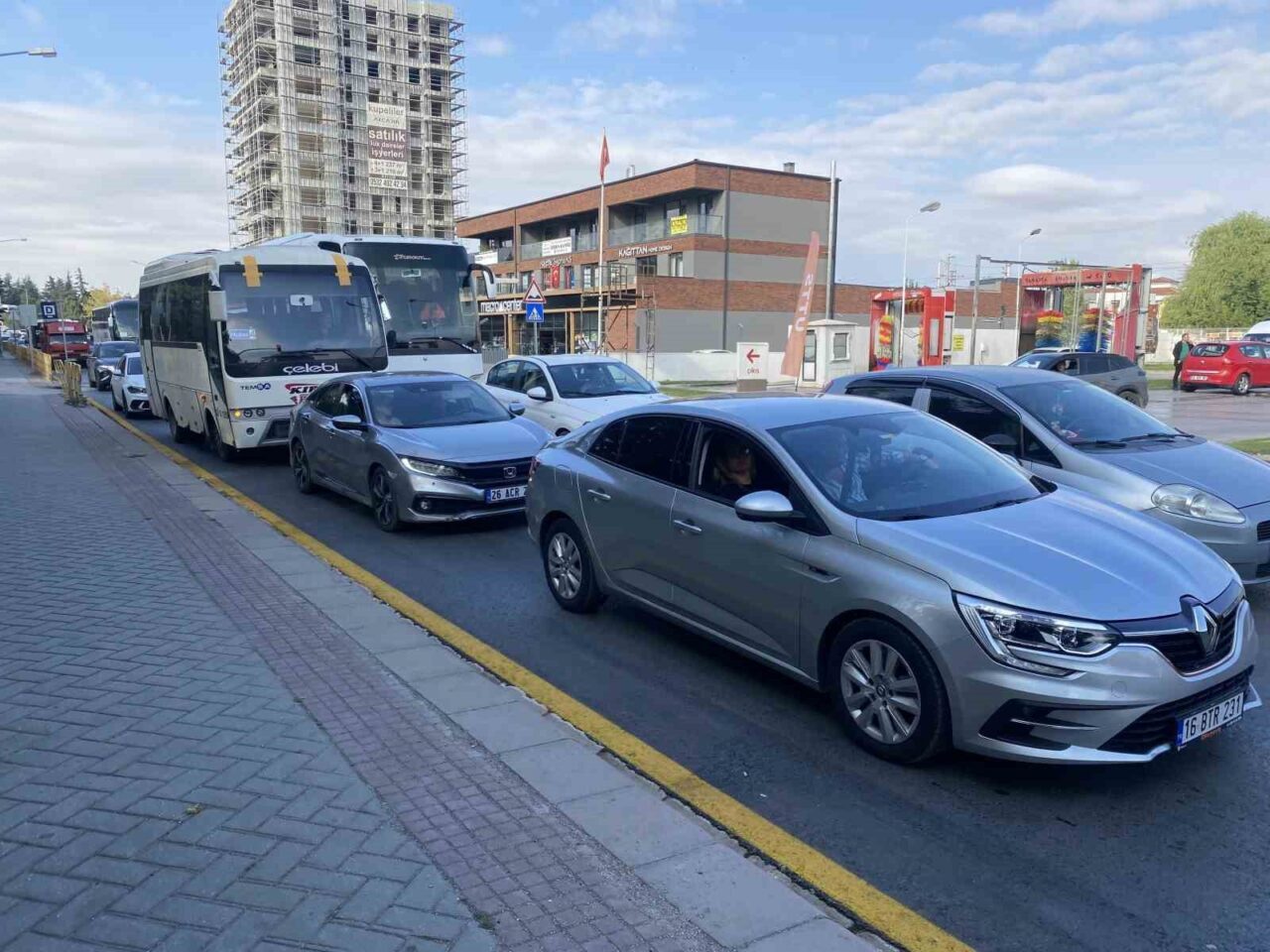 Eskişehir’de yeni eğitim-öğretim yılının ilk günü sebebiyle sabah saatlerinde oluşan