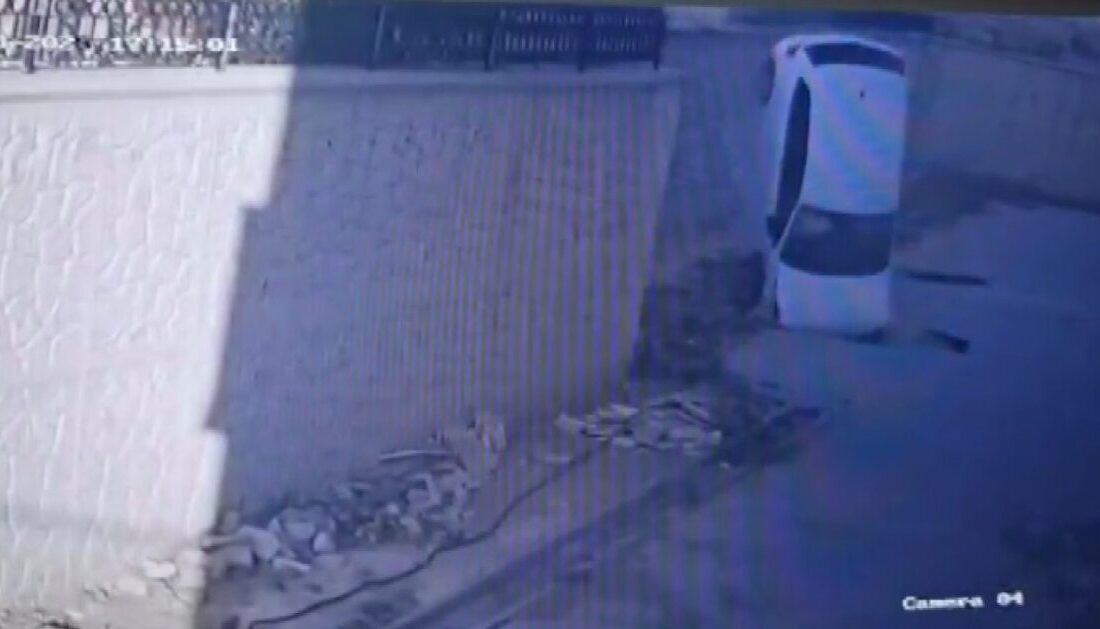 Yozgat’ın Sorgun ilçesinde kontrolden çıkan otomobilin metrelerce yükseklikten okul bahçesine