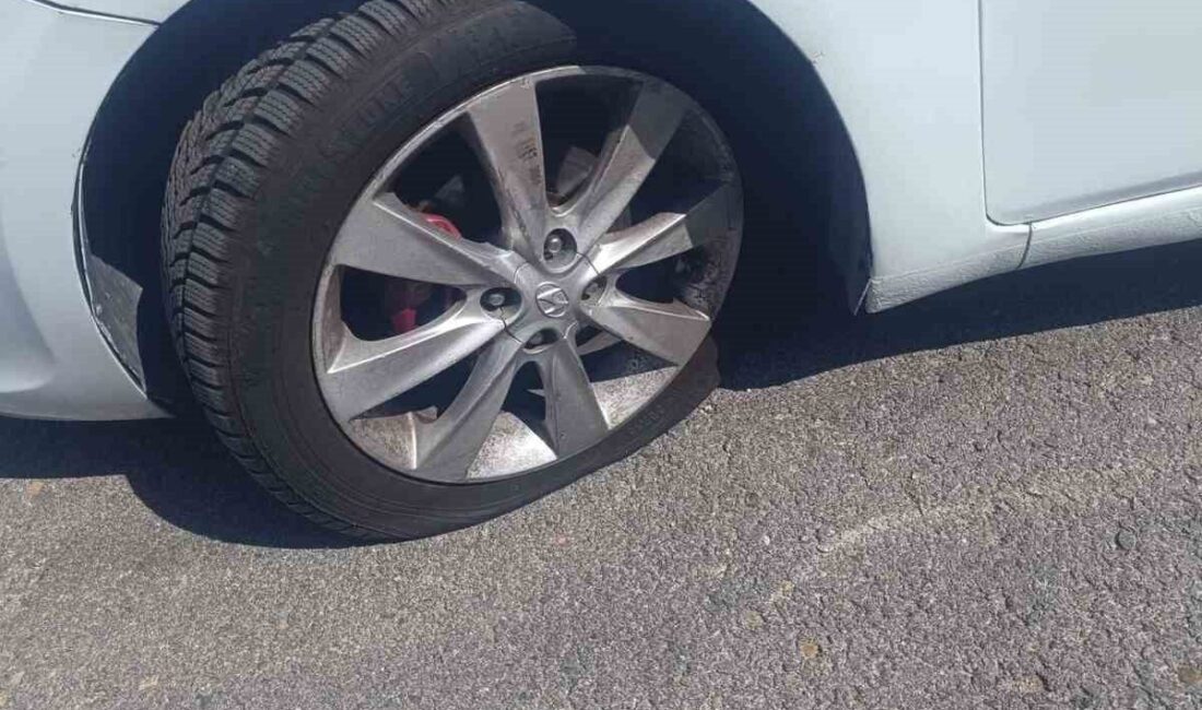 Ankara’da park halindeki araçların lastiklerine zarar verildi. Olay anı güvenlik