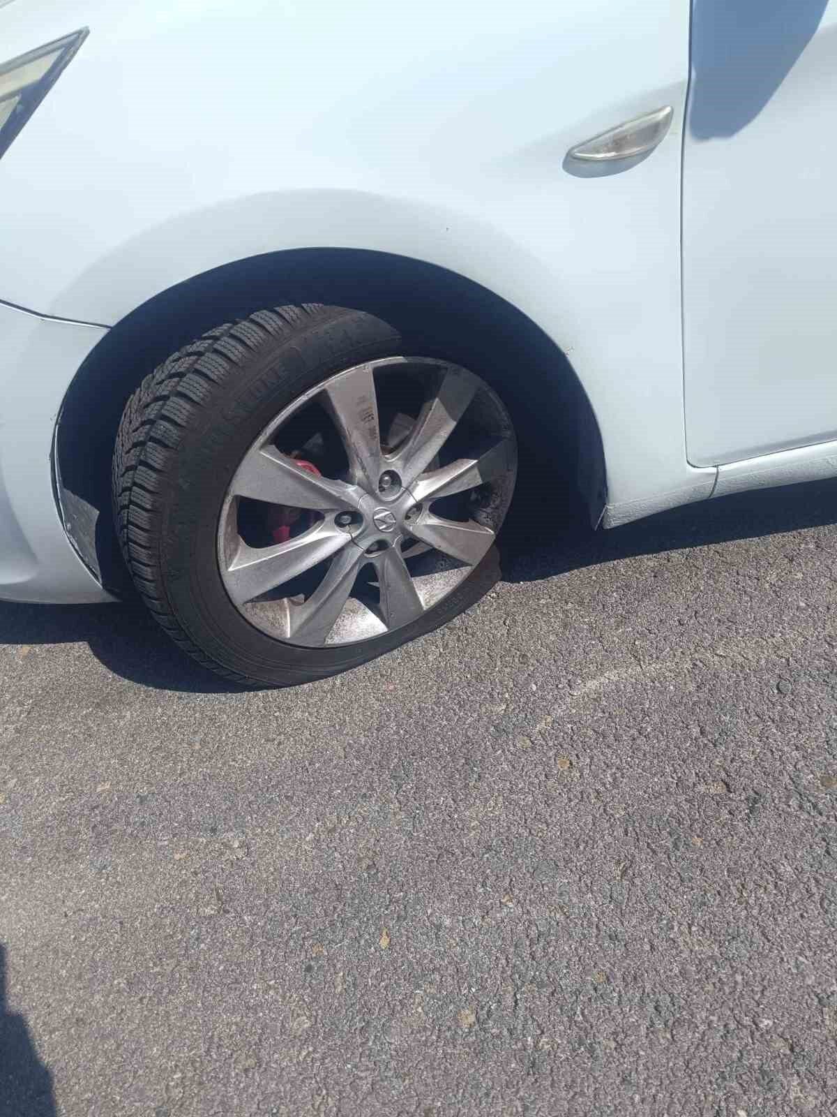 Ankara’da park halindeki araçların lastiklerine zarar verildi. Olay anı güvenlik