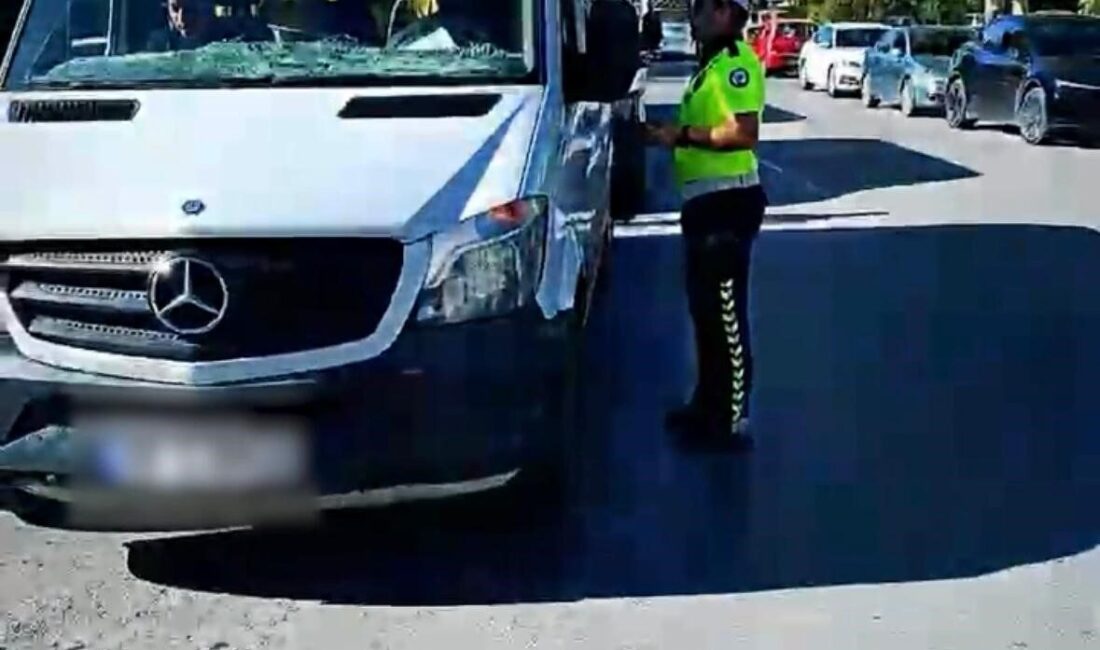 Kayseri’de polis ekipleri 2025-2026 eğitim-öğretim yılının başlamasıyla birlikte okul servislerine