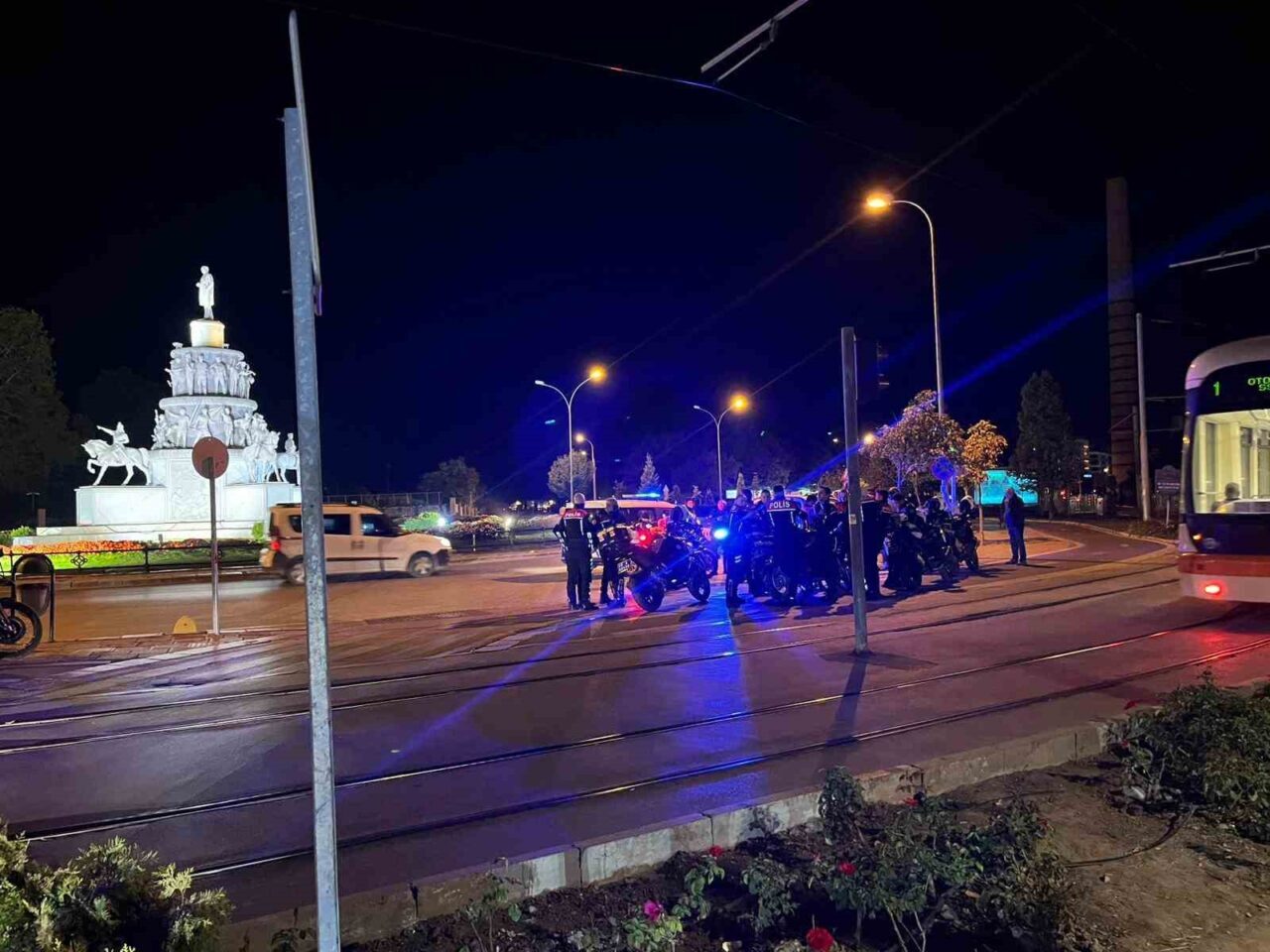 Eskişehir’de şüphe üzerine kimliğini kontrol etmek isteyen polis memuruna, "Bana