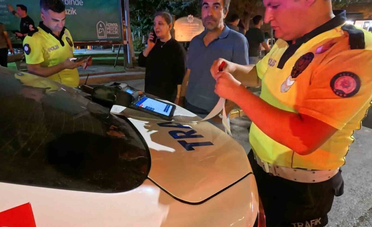 Aksaray’da direksiyon başında alkollü yakalanan sürücüye ceza kesilip ehliyetine 6