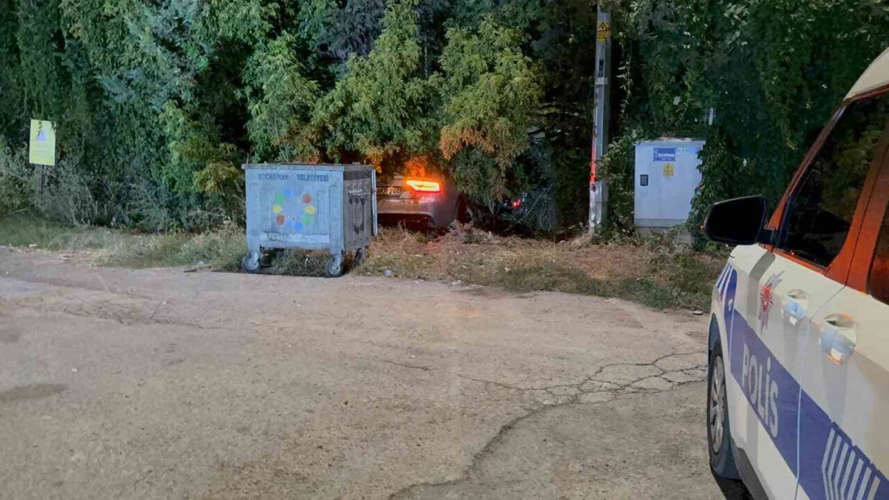 Kayseri’nin Kocasinan ilçesinde polis ekiplerini görünce kaçan alkollü sürücü otomobiliyle