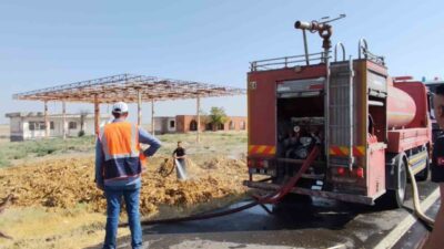 Aksaray’da saman yüklü tırda, samanların tutuşmasıyla başlayan yangın korkuttu. Diğer