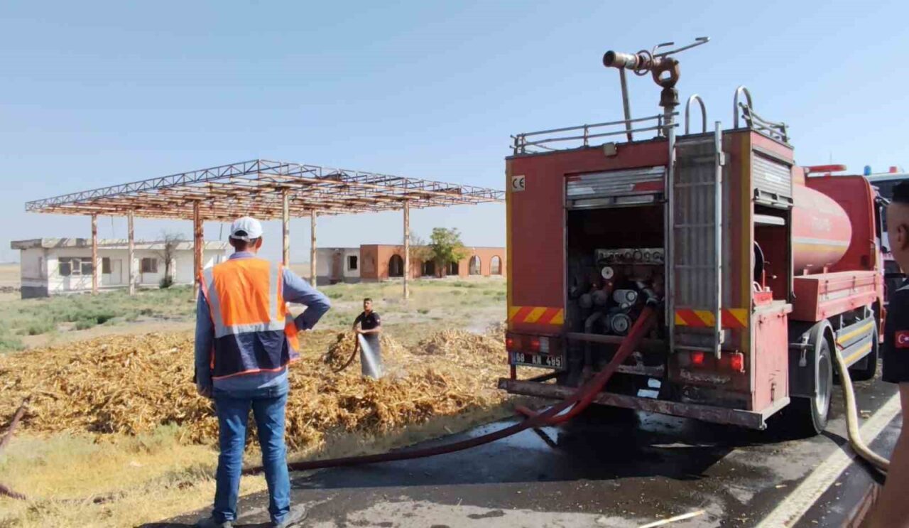Aksaray’da saman yüklü tırda, samanların tutuşmasıyla başlayan yangın korkuttu. Diğer