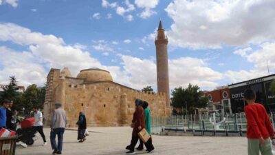  Kırşehir’de 754 yıldır ayakta duran ve iki kez restorasyon geçiren