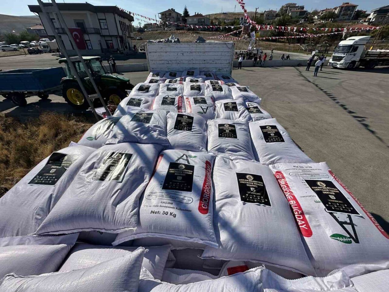 Ankara'nın Sincan Belediyesi çiftçilerin tarımsal üretimi teşvik etmek ve çiftçilerin