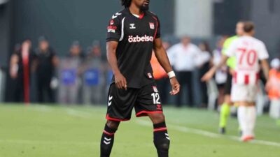 Özbelsan Sivasspor, Kongolu futbolcu Samuel Moutoussamy ile yollarını ayırdı.