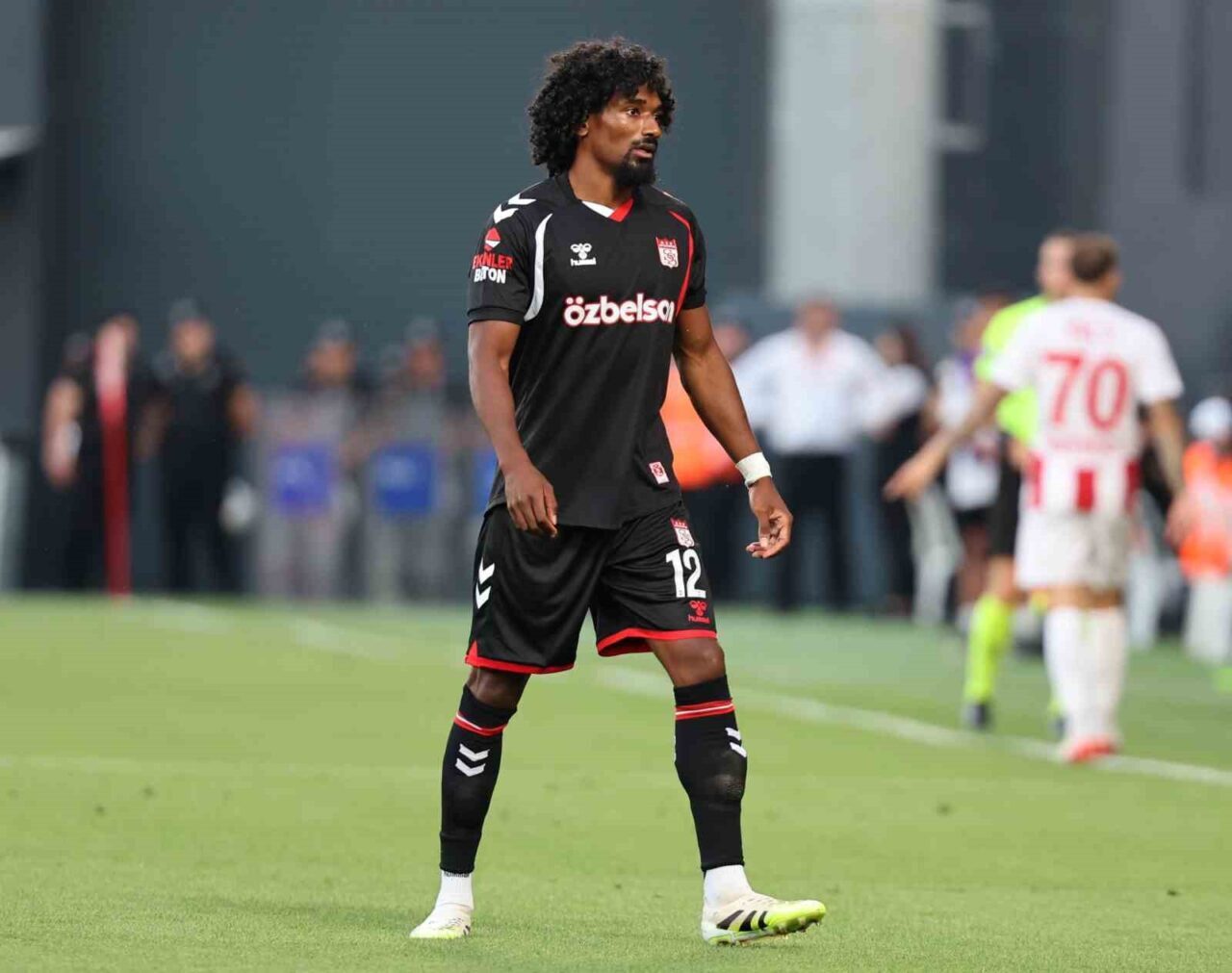 Özbelsan Sivasspor, Kongolu futbolcu Samuel Moutoussamy ile yollarını ayırdı.