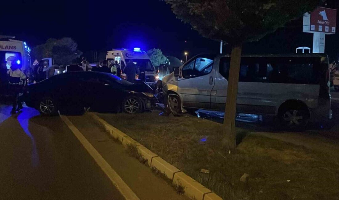 Sivasspor alt yapı takımı futbolcularını taşıyan aracın otomobille çarpıştığı kazada