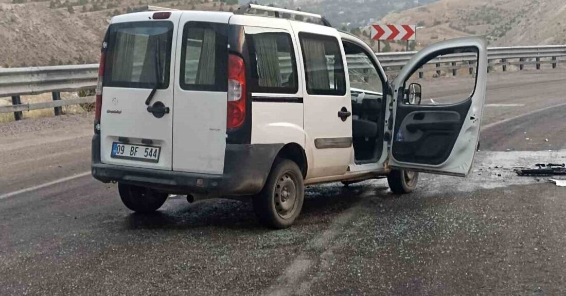 Sivas’ın Gürün ilçesinde iki aracın kafa kafaya çarpışması sonucu meydana