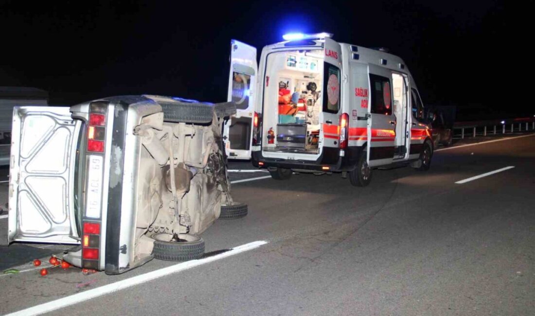 Sivas’ta iki otomobil ve bir traktörün karıştığı zincirleme trafik kazasında