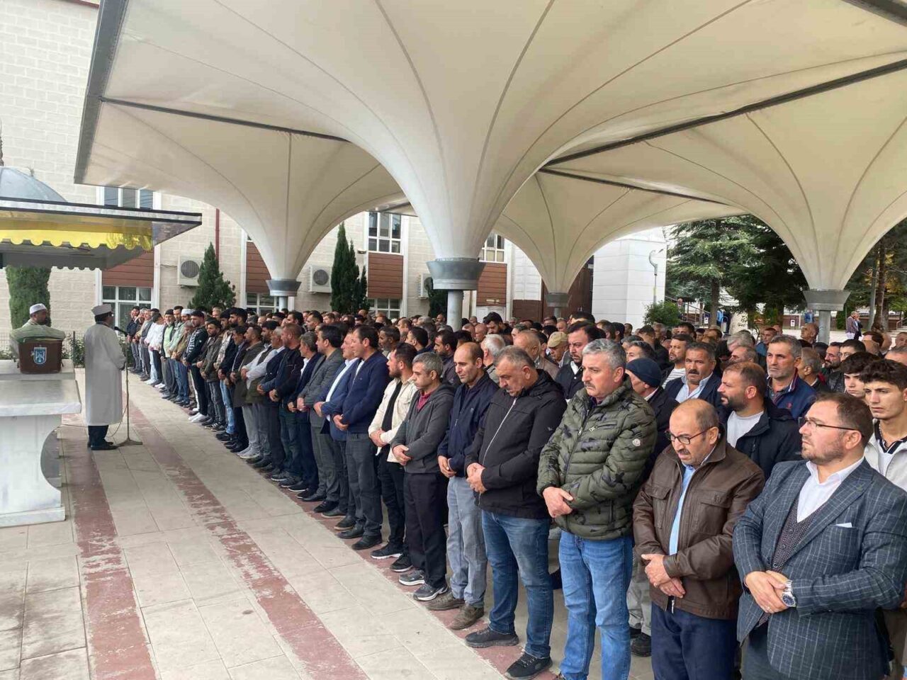 Ankara’da bir otomobilin park halindeki tankere çarpması sonucu meydana gelen