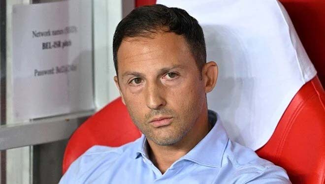 Fenerbahçe, teknik direktörlük görevine İtalyan çalıştırıcı Domenico Tedesco’yu getirdiğini duyurdu.