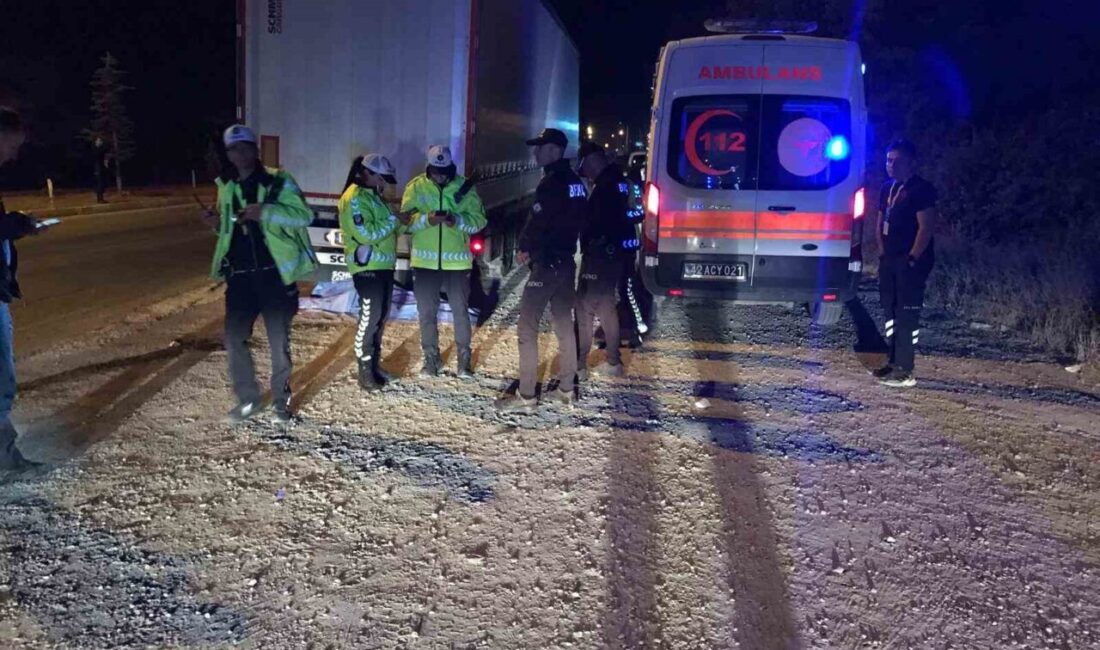 Konya’nın Ereğli ilçesinde kara yolundan karşıya geçmek isteyen genç, tırın