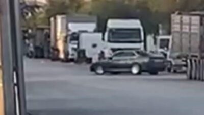 Konya’da drift atan sürücü polislerin ’dur’ ihtarına uymayarak kaçmaya başladı.