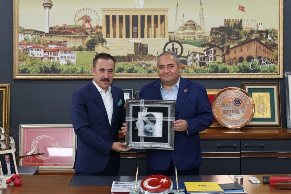 Başkent Ankara'nın Keçiören Belediye Başkanı Mesut Özarslan, Ankaralılar Derneği (AHİD)