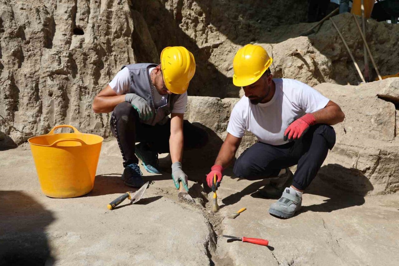 Nevşehir’de 2022 yılında trafiğe kapatılan yolun altından 5. yüzyıla uzanan