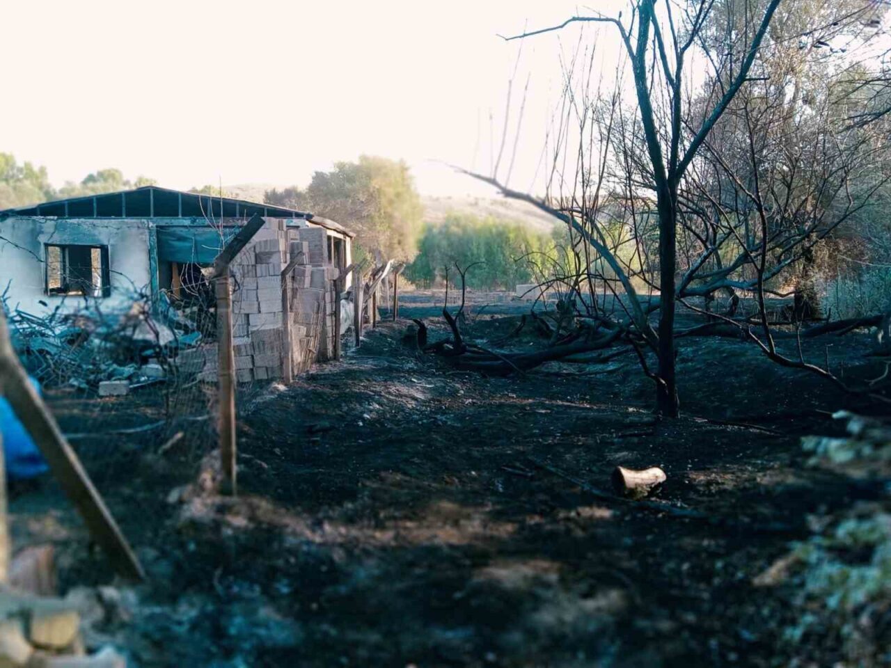 Yozgat merkeze bağlı Fakıbeyli köyünde çıkan yangında bir ev ve