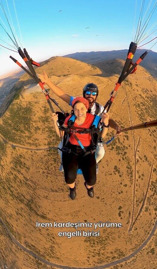 Kayseri’de yürüme engelli kadının paraşüte binme hayali gerçek oldu. Tekerlekli