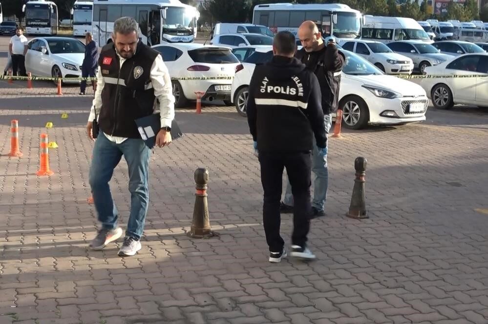 Aksaray’da otobüs firması sahibine yönelik gerçekleştirilen silahlı saldırının altından yakalanan
