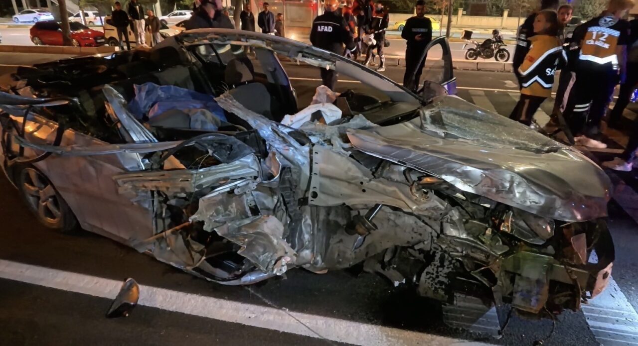 Aksaray’da otomobilin tıra çarptığı ve 1 kişinin hayatını kaybettiği kazayla