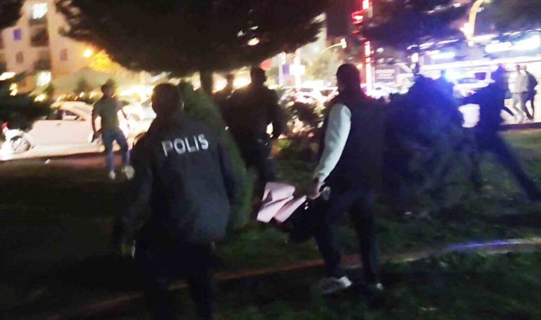Aksaray’da "eski-yeni sevgili" tartışması büyüyerek kavgaya dönüştü. Kavga eden gençleri