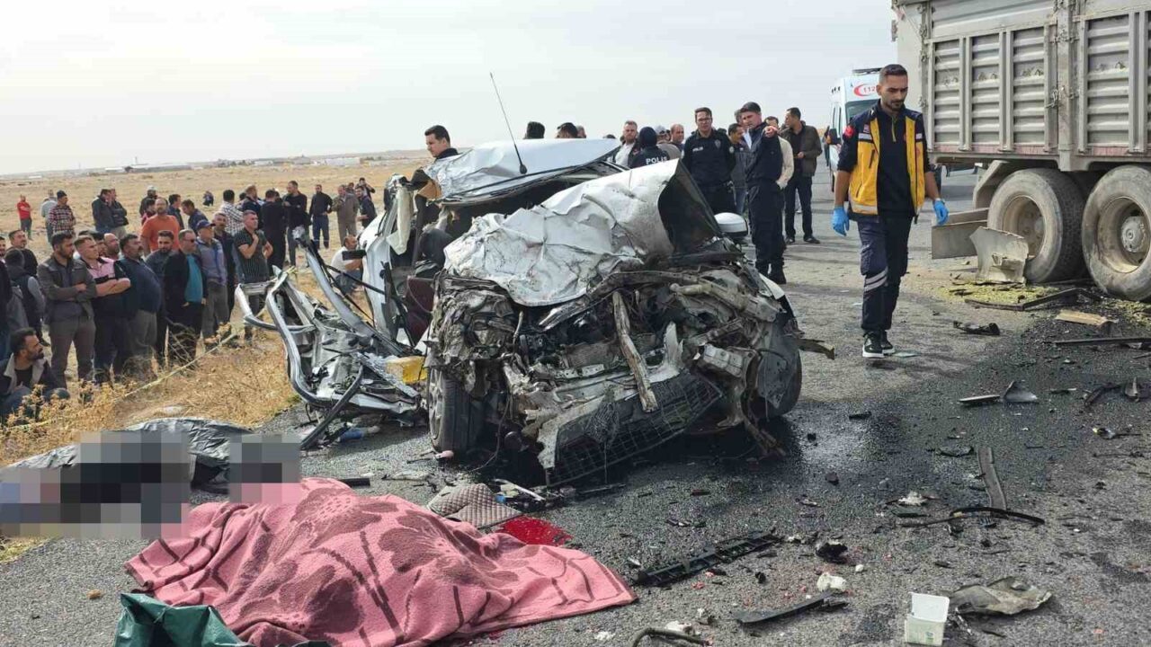 Aksaray’da kamyon ile otomobilin çarpışması sonucu meydana gelen trafik kazasında