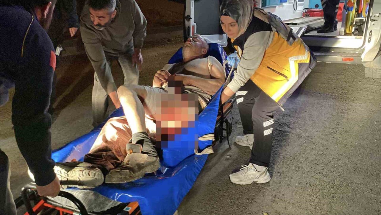 Aksaray’da Kılıçaslan Parkı’nda bir kişi, 8 ayrı yerinden bıçaklanarak ağır