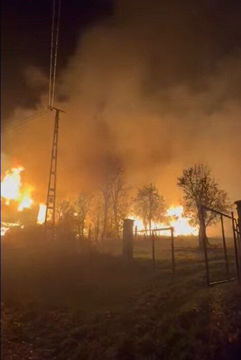 Çankırı’nın Yapraklı ilçesinde çıkan yangında 6 ev ve ahırda büyük