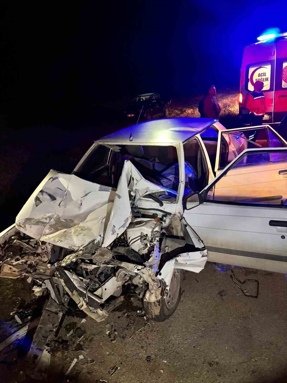 Ankara’nın Polatlı ilçesinde bir otomobilin traktöre arkadan çarpması sonucu meydana