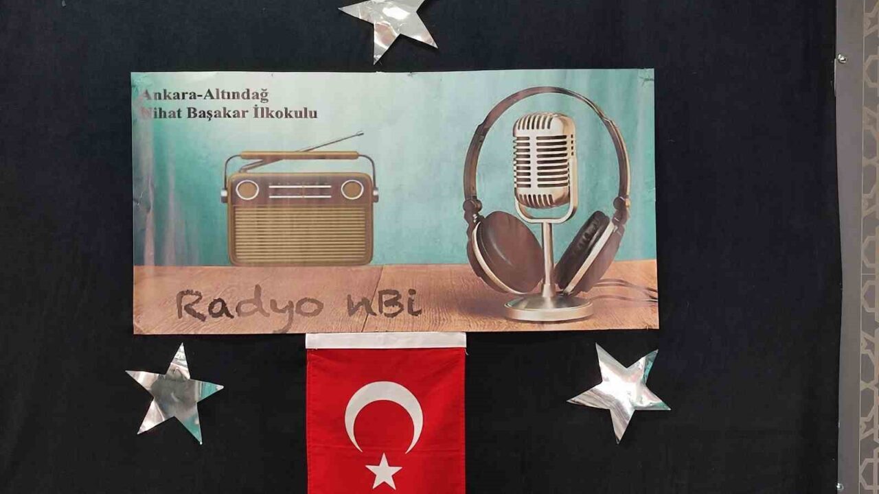 Ankara’nın Altındağ ilçesinde Nihat Başakar İlkokulu yönetiminin çocuklarla birlikte kurduğu
