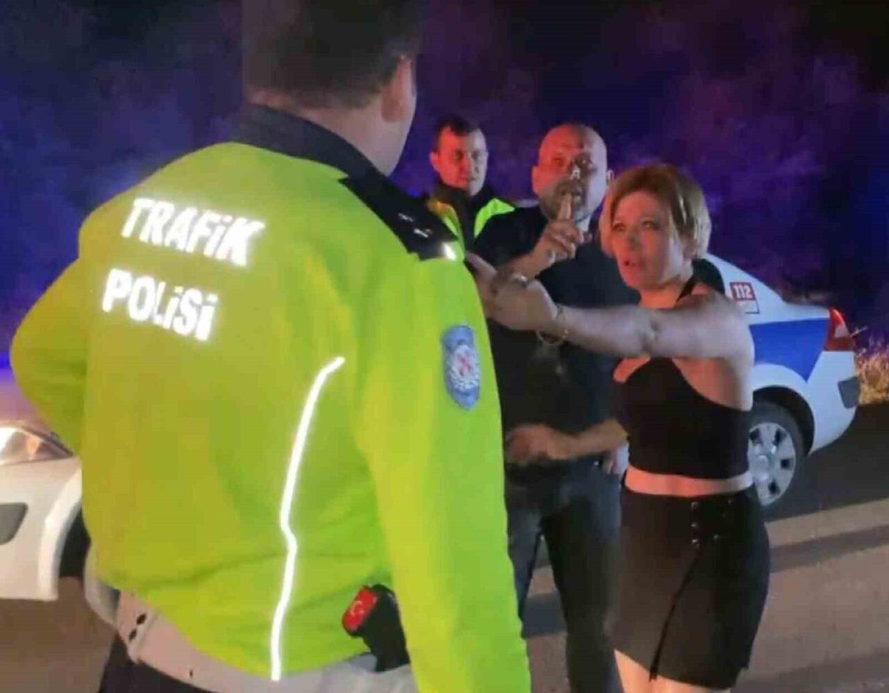 Aksaray’da polisin şüphe üzerine durdurduğu araçtaki sürücü "Valiyi arayacağım", yanındaki