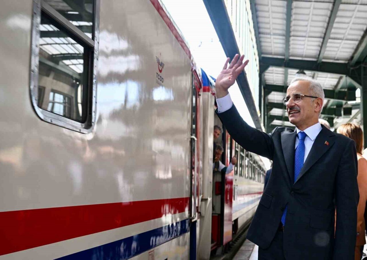 Ulaştırma ve Altyapı Bakanı Abdulkadir Uraloğlu, Turistik Doğu Ekspresi’nin, 2025-2026