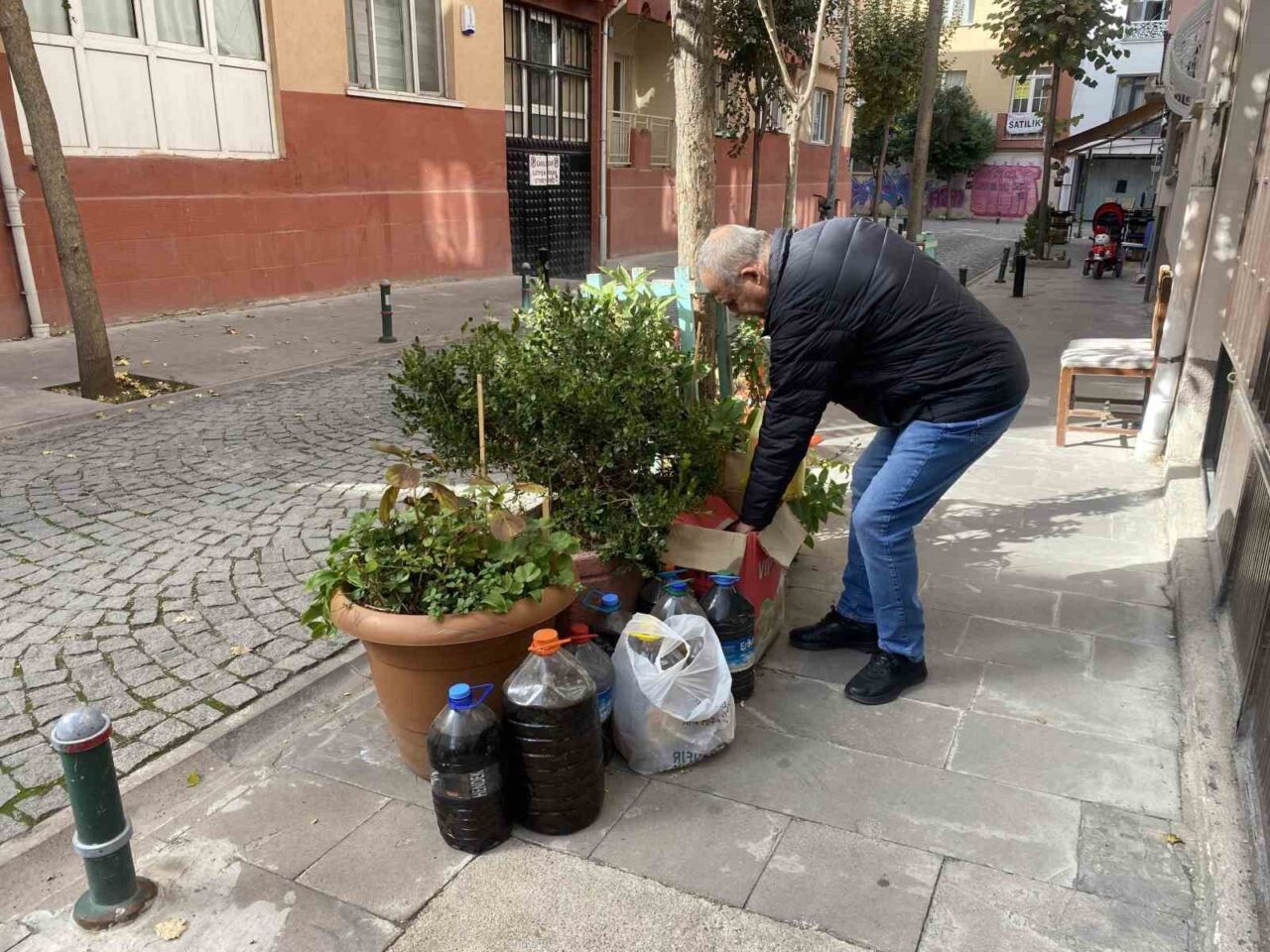 Eskişehir’de İstiklal Mahallesi Muhtarlığı’nda her hafta toplanan yaklaşık 60 kilo