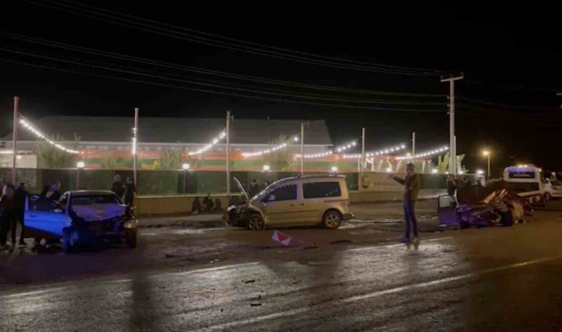 Çankırı’da 2 otomobil ve 1 hafif ticari aracın karıştığı zincirleme